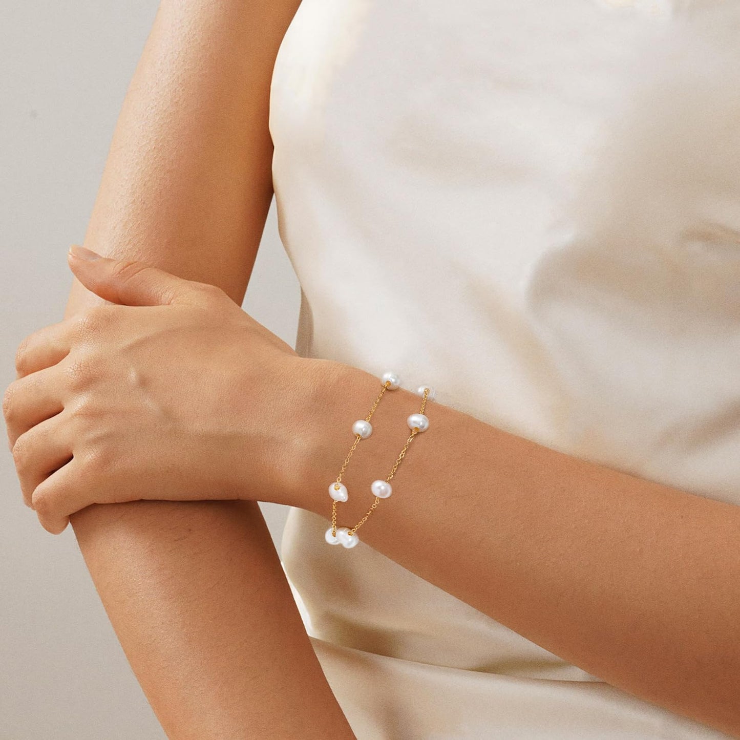 Gold/Silver Pearl Bracelets for Women,14K Gold Plated Bracelets Dainty Pearls Beaded Chain Heart Pearl Bracelets Jewelry Gift for Women